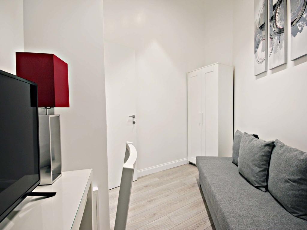 Velvet Trastevere Apartment روما الغرفة الصورة